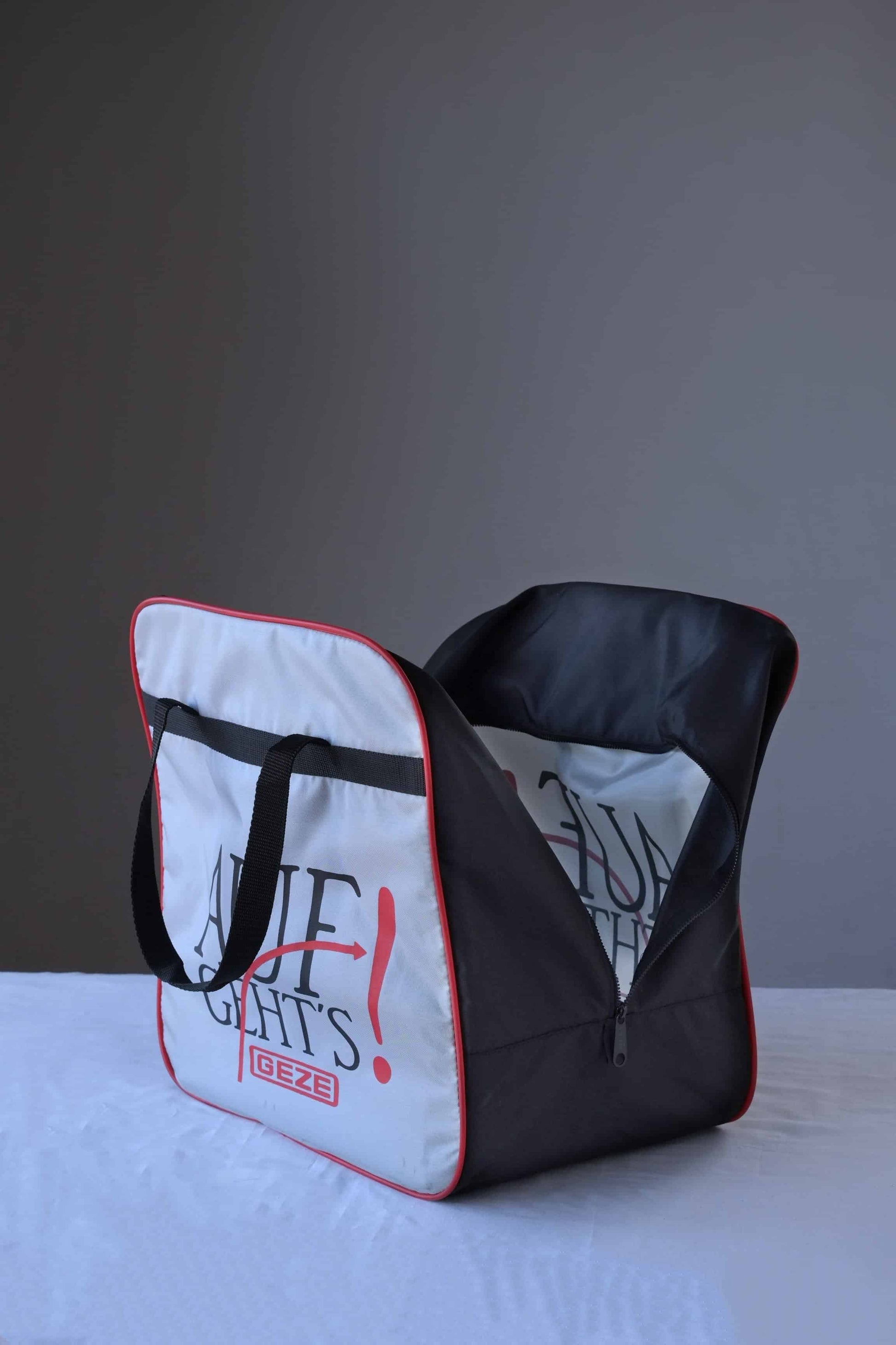 GEZE Ski Boots Bag open