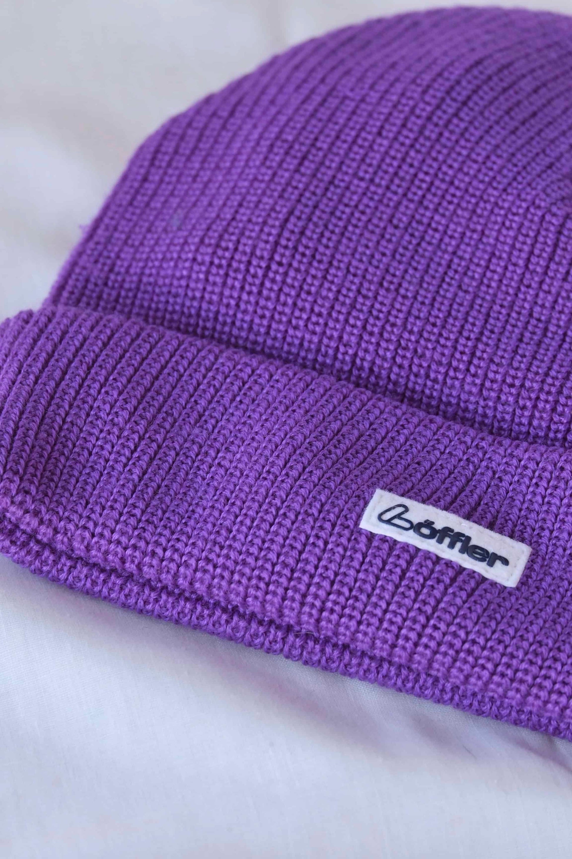 LÖFFLER 90's Purple Chunky Beanie close up