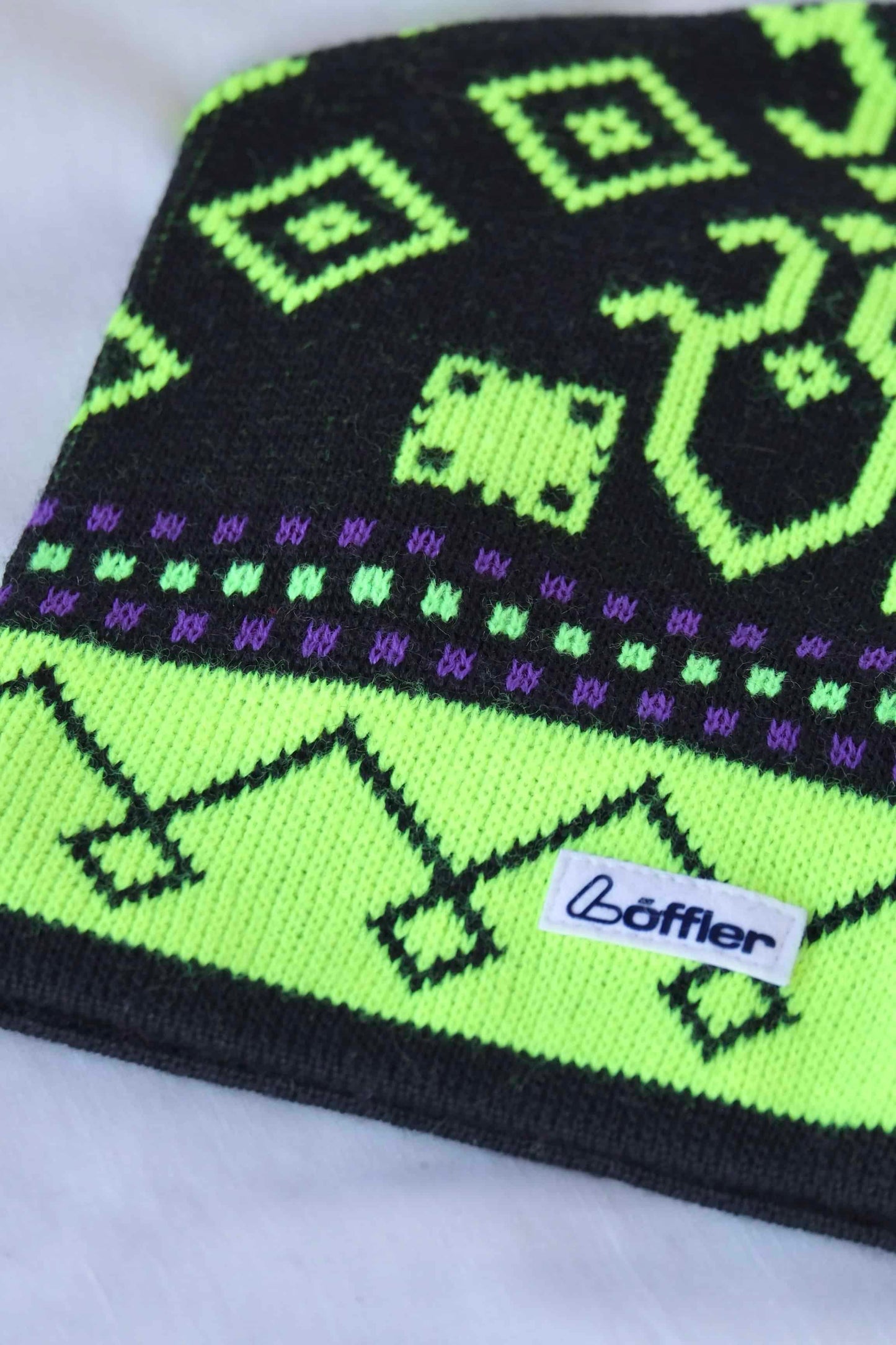 LÖFFLER Vintage 90's Ski Hat black and neon close up