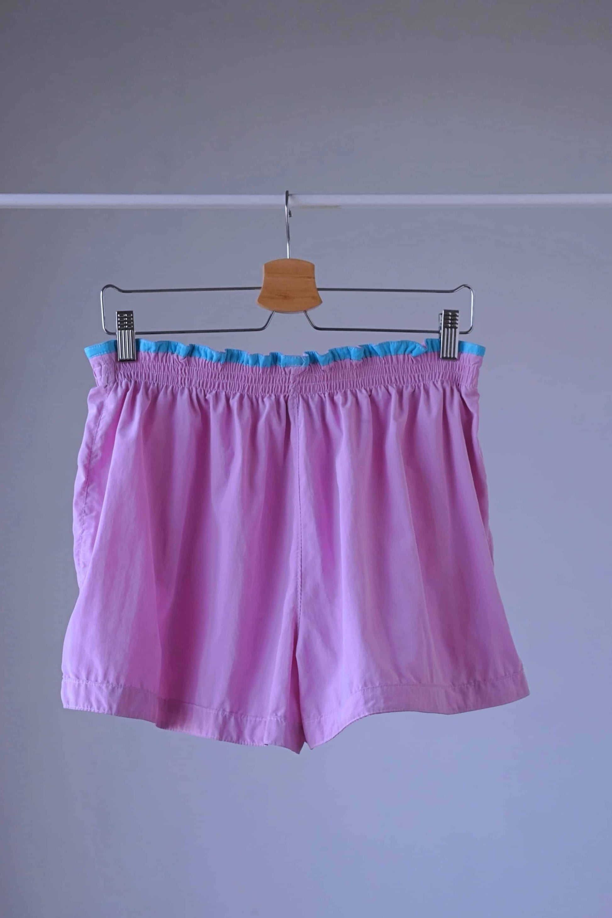 VÖLKL Vintage Women's Tennis Shorts in lavender pink from the back