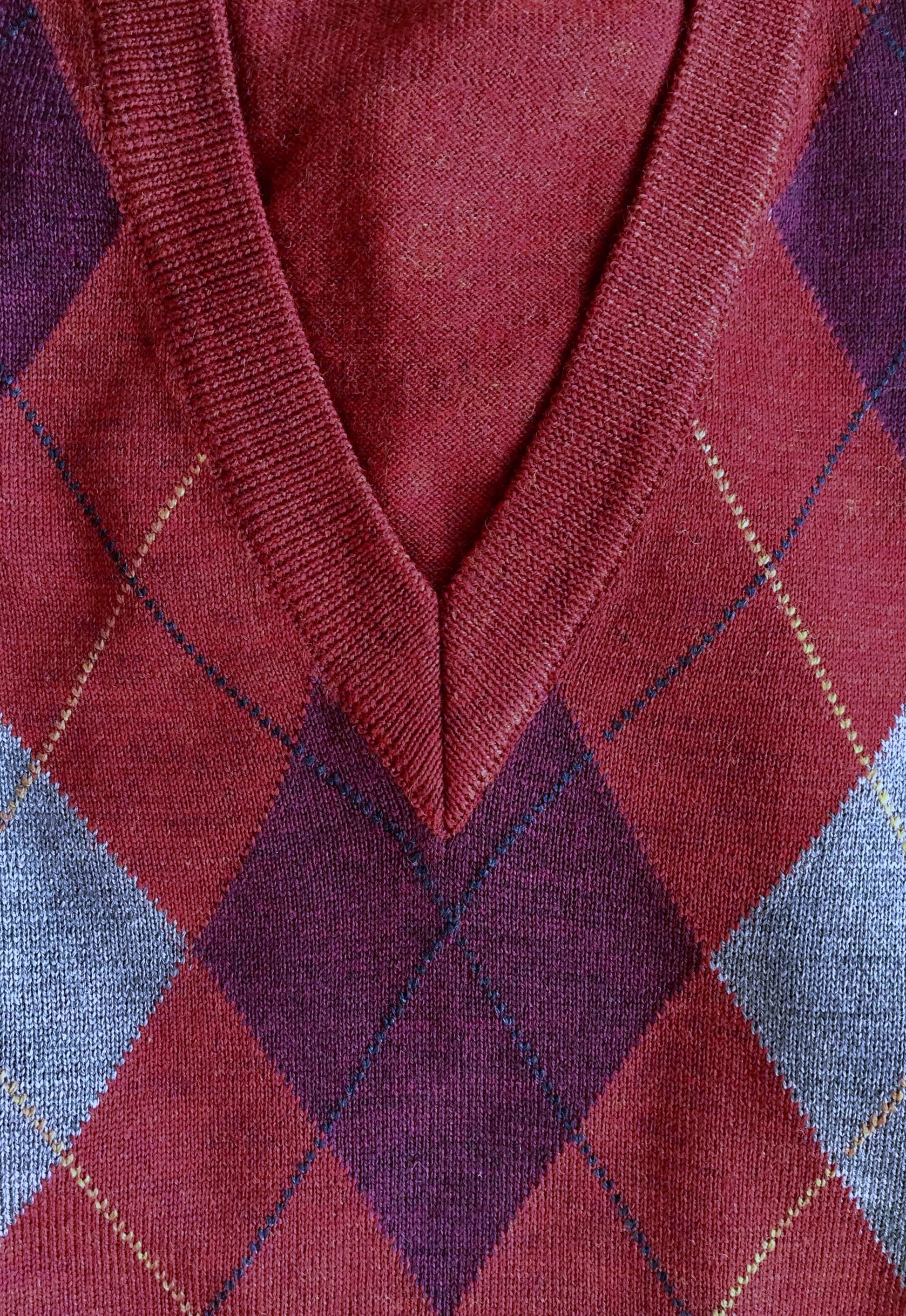 90's Argyle Sweater close up wine grey