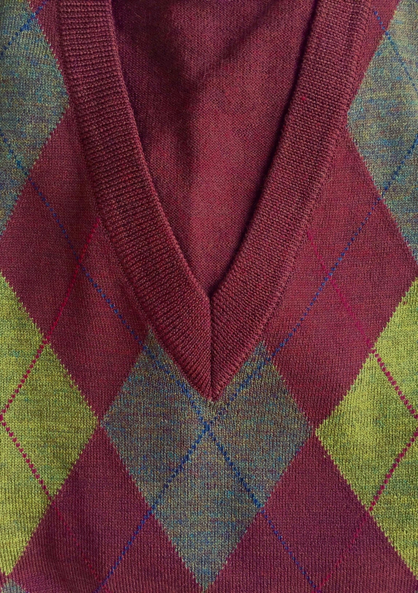 90's Argyle Sweater close up maroon olive