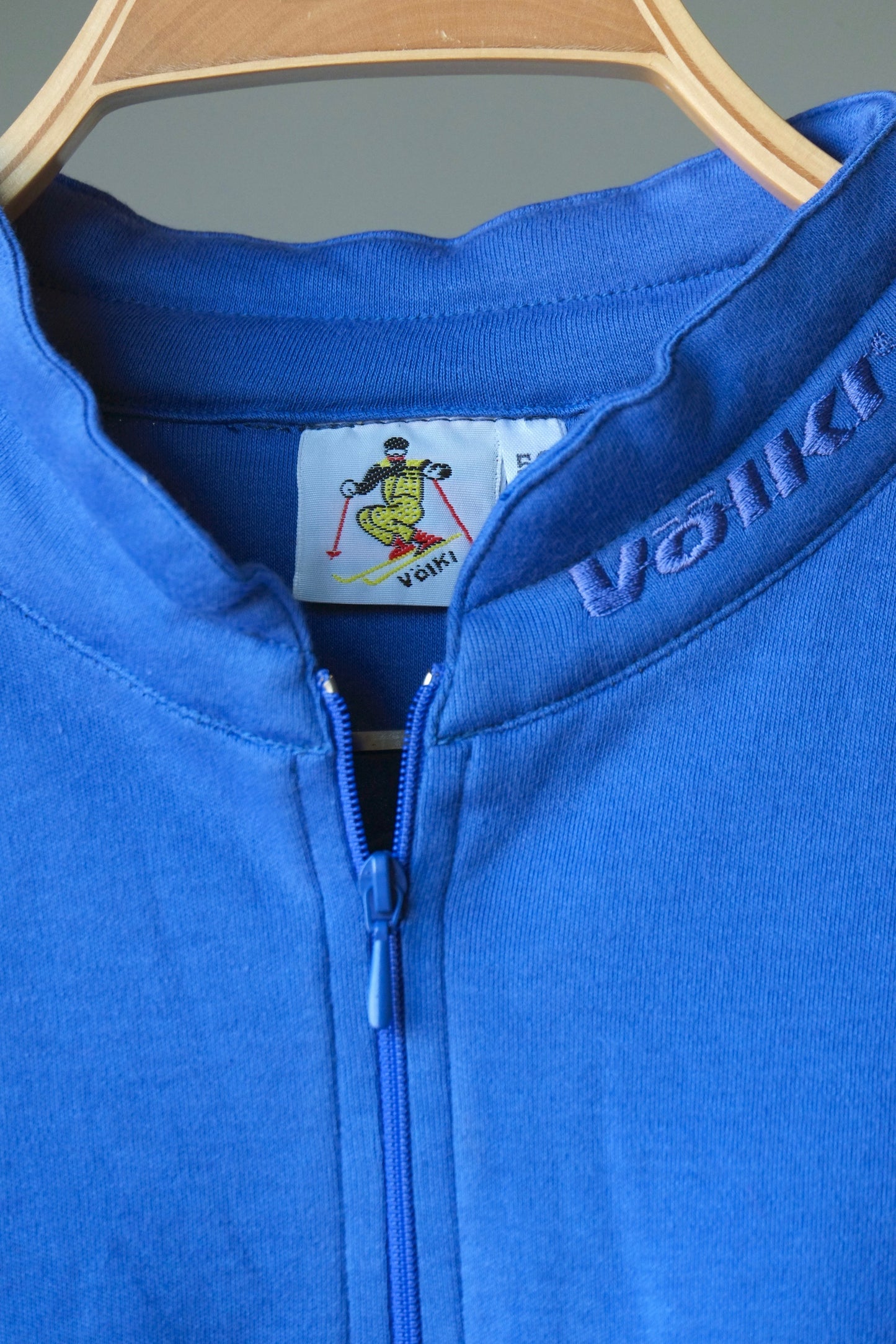 VÖLKL Cotton Zip Neck 90s Top