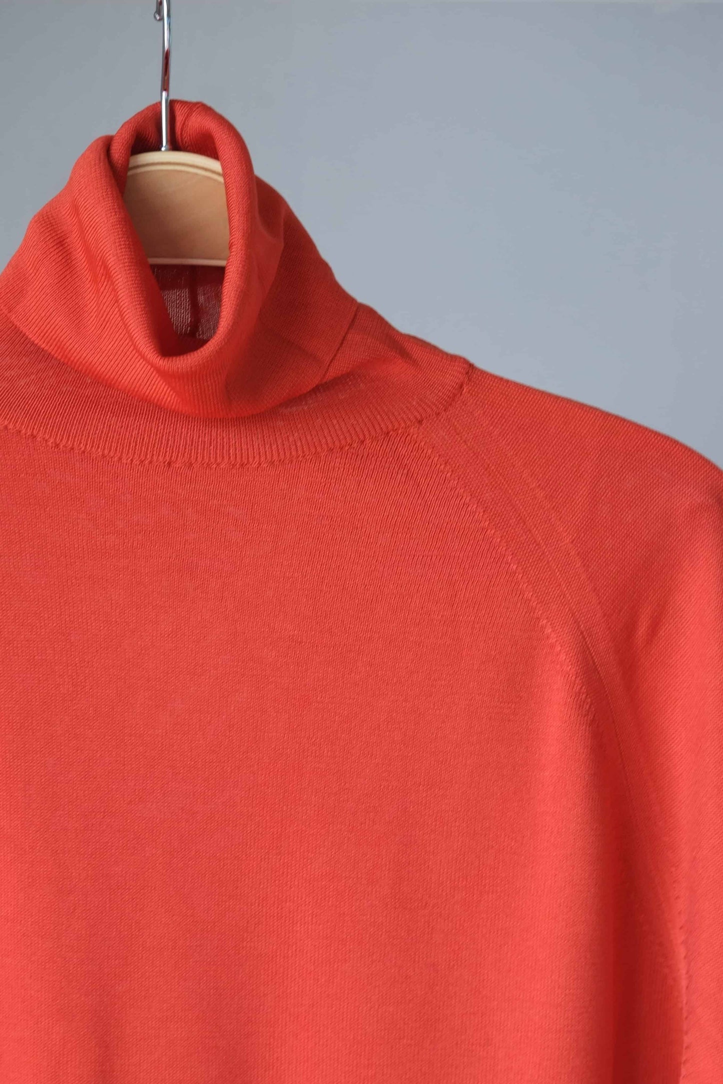 Turtleneck 70's Sweater punch close up