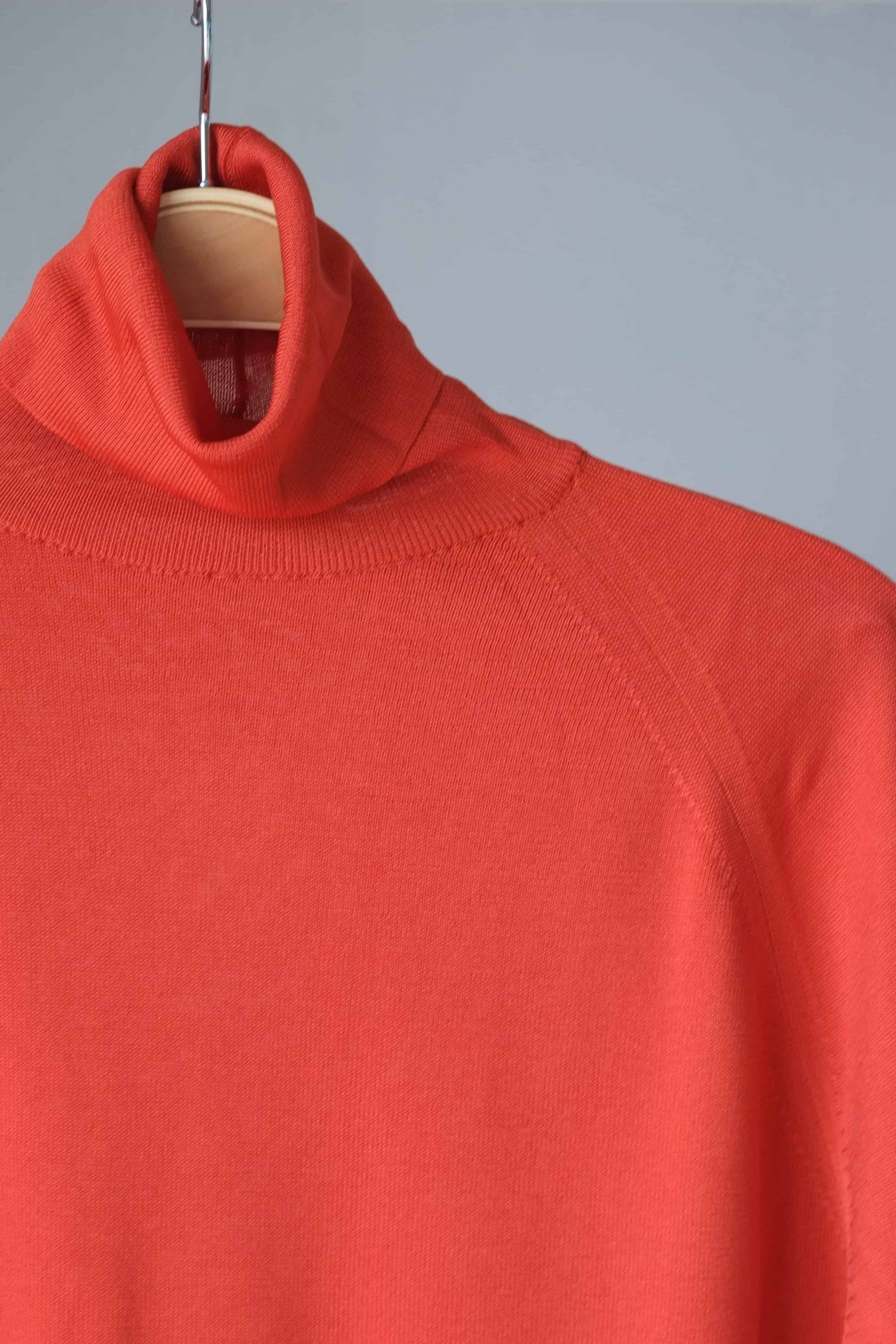 Turtleneck 70's Sweater punch close up