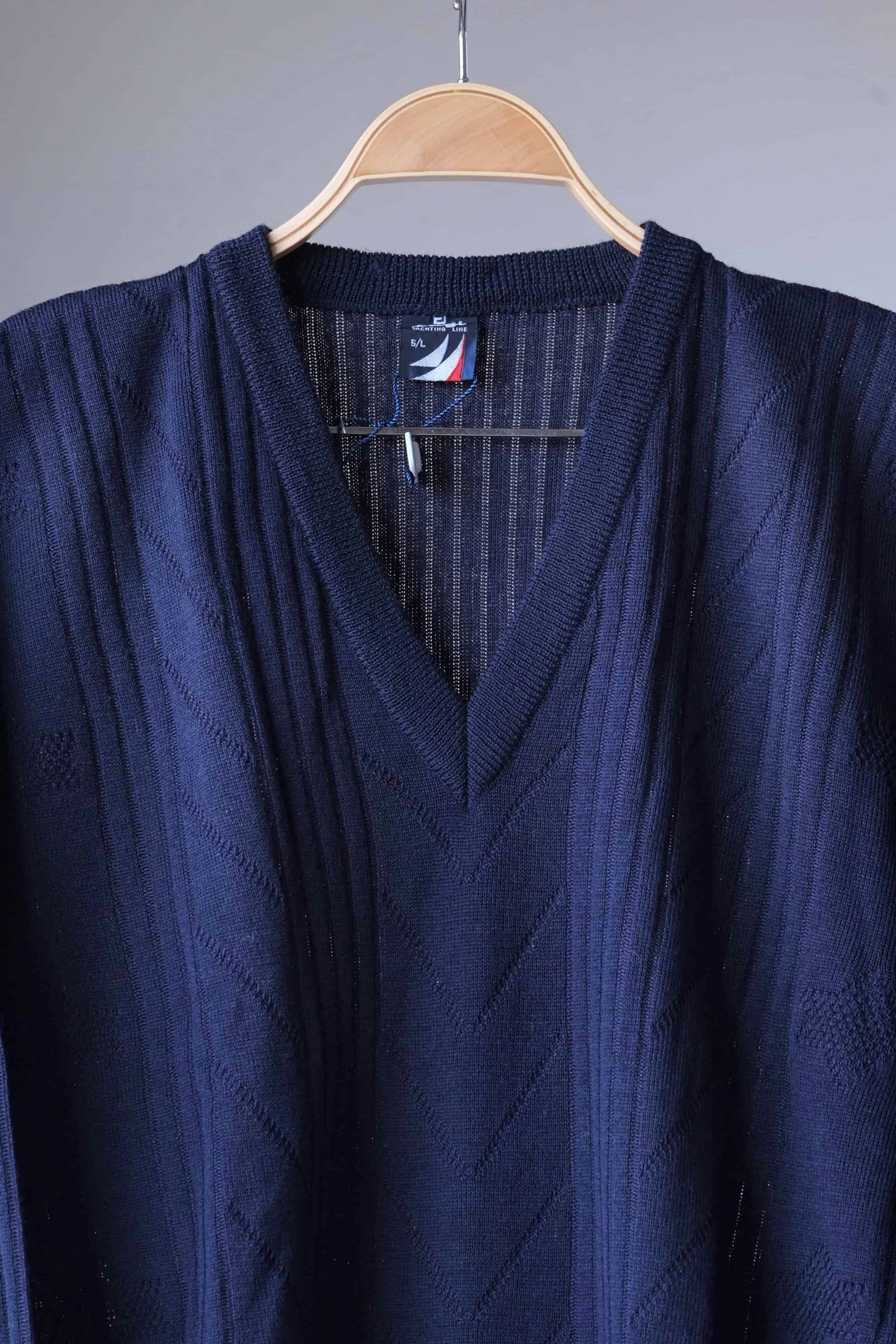 Vintage 90's V-Neck Sweater navy close up