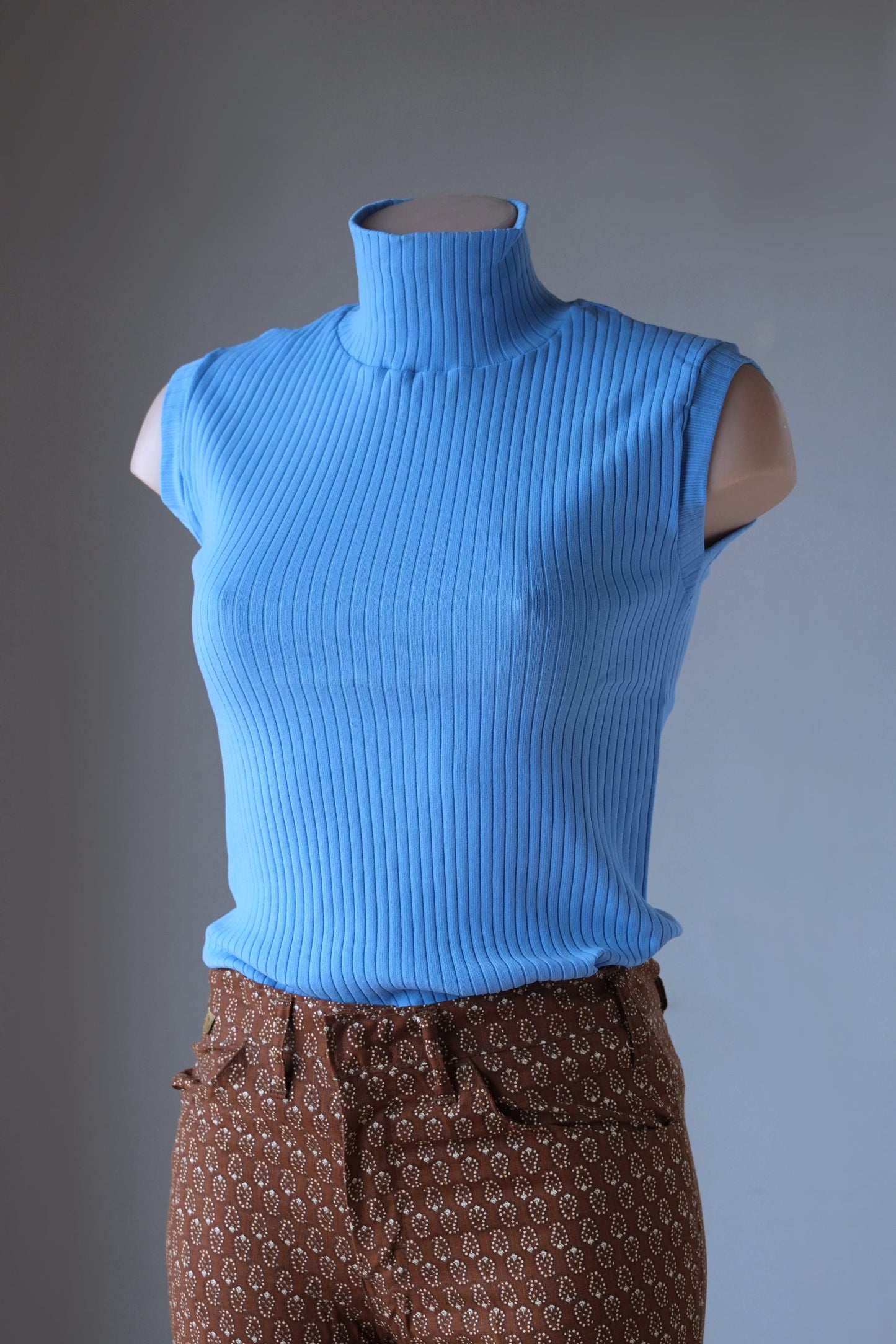 Vintage 70's Sleeveless Turtleneck Rib blue on mannequin