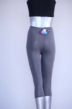 Back view of heather charcoal Anniel vintage capri leggings on a silver mannequin, with the original tag attached.