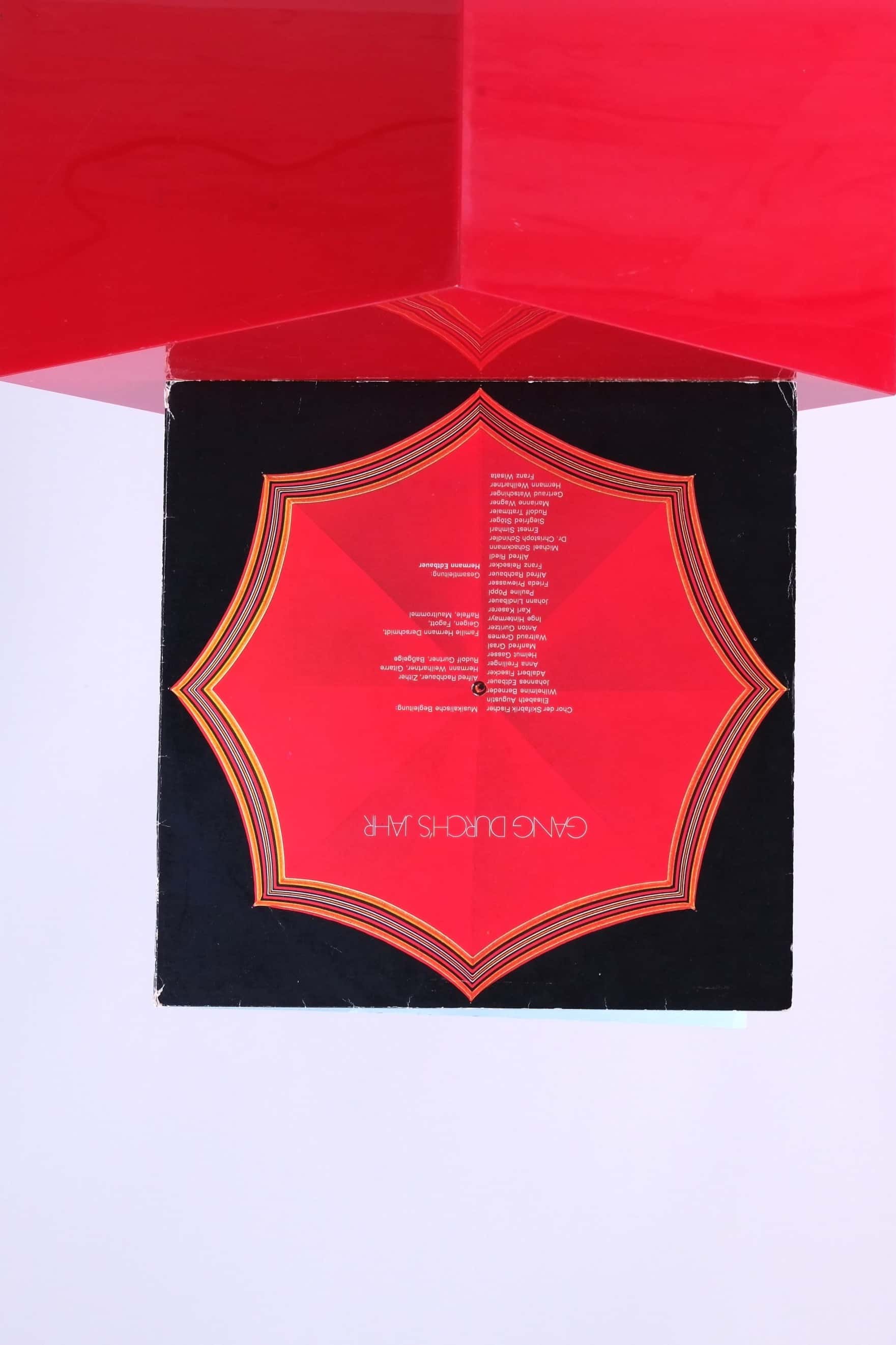 Back cover of 1972 Fischer “Gang Durch’s Jahr” Christmas vinyl, featuring umbrella design and choir credits.
