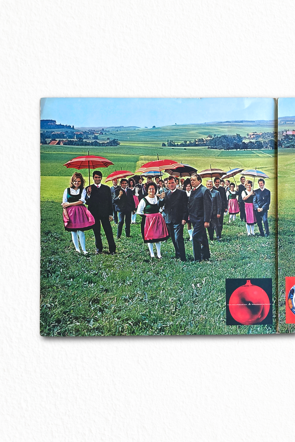 Gatefold interior of “Gang Durch’s Jahr” vinyl showing choir members in traditional dress with umbrellas.