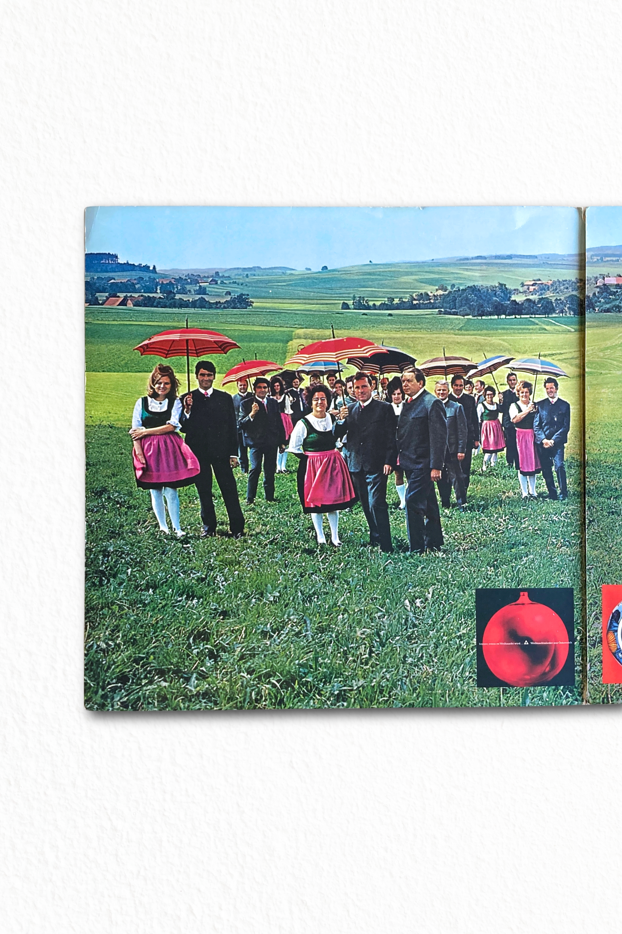 Gatefold interior of “Gang Durch’s Jahr” vinyl showing choir members in traditional dress with umbrellas.