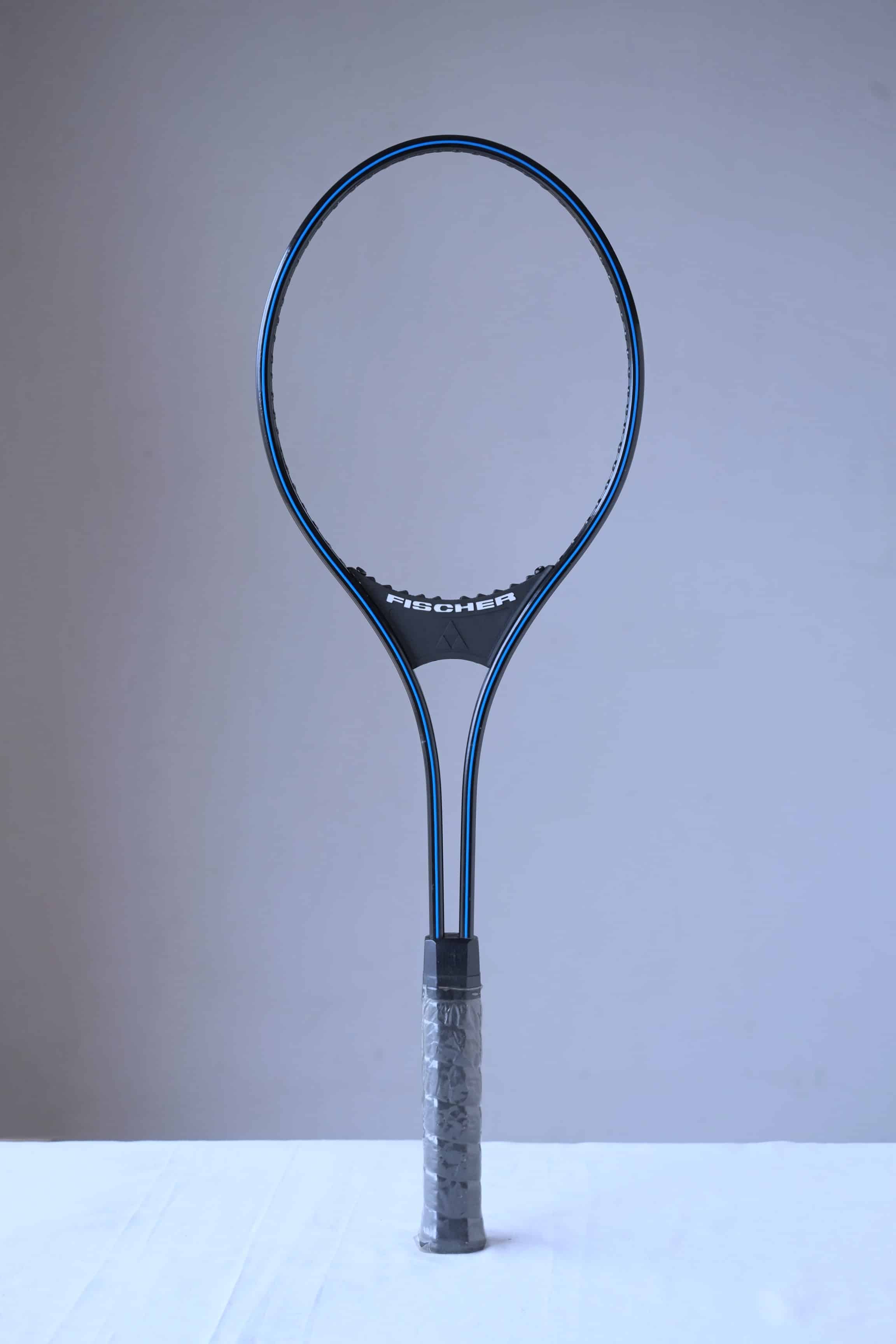 Raquette de tennis vintage FISCHER SUPERFORM taille moyenne 4 Raquette de tennis vintage FISCHER SUPERFORM taille moyenne 4