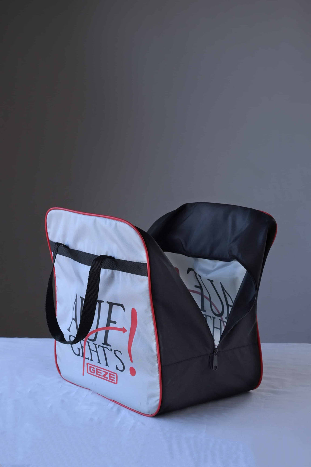 GEZE Ski Boots Bag open