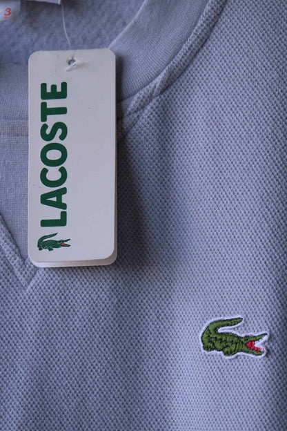 details of tag and crocodile of a gray Lacoste 90's sweatshirt