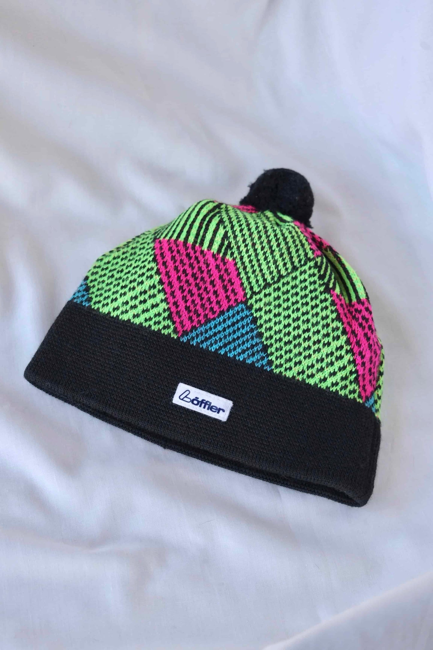 LÖFFLER 90's Ski Beanie black with neon green and pink