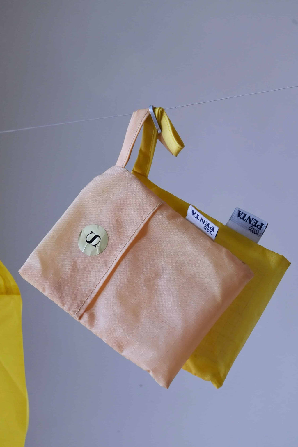 Rainproof pouch for bucket hat