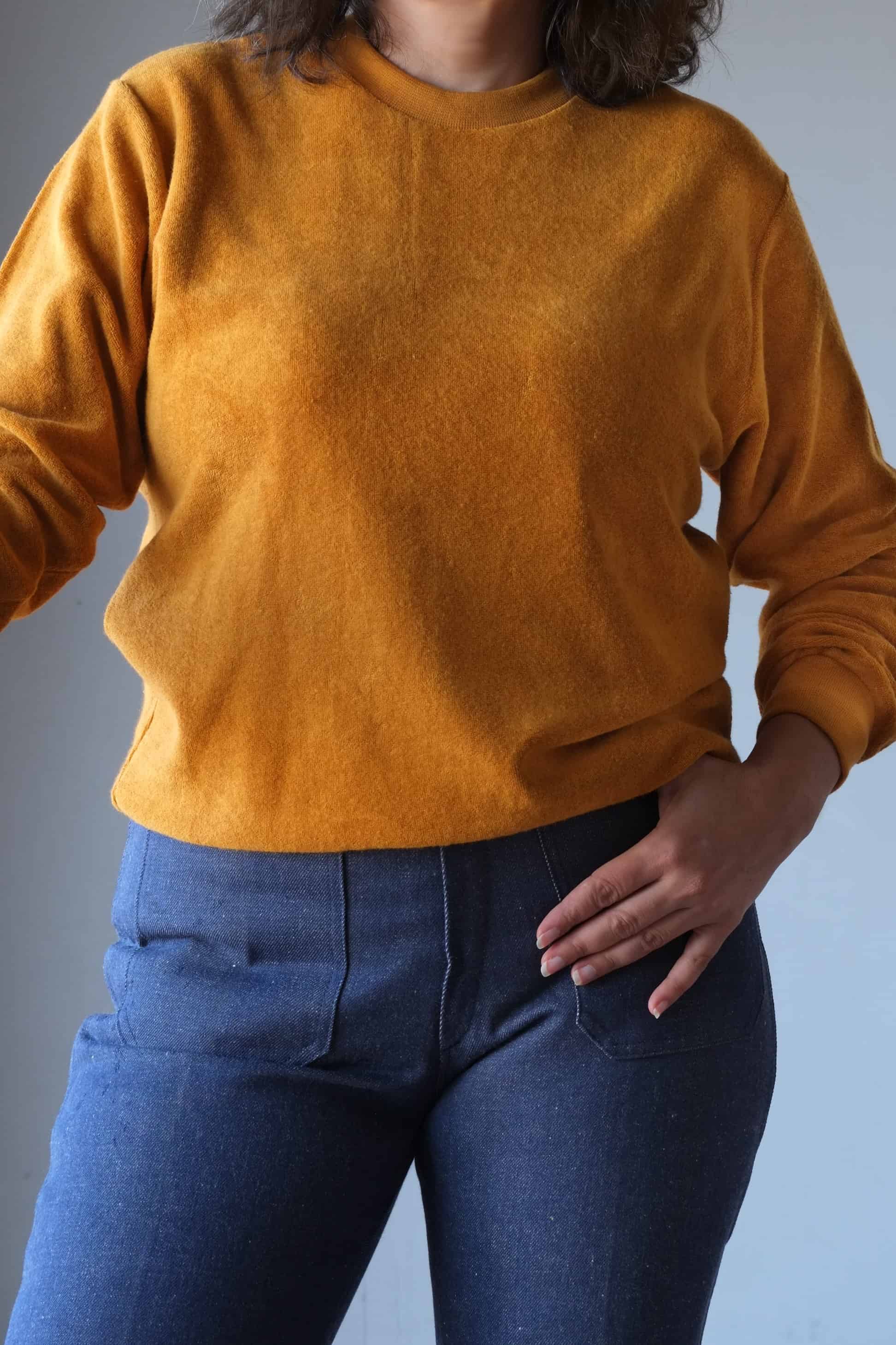 RESTOSANA 80's Terry Cloth Sweatshirt cinnamon color on model