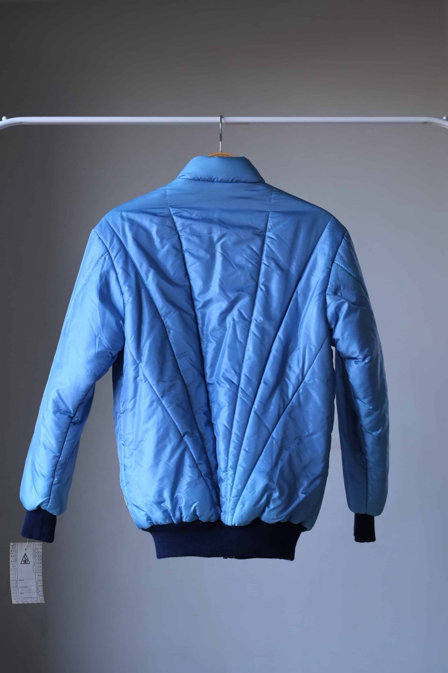 SANRIVAL Vintage 70's Ski Jacket, on hanger from the backside. Color: mettalic blue.