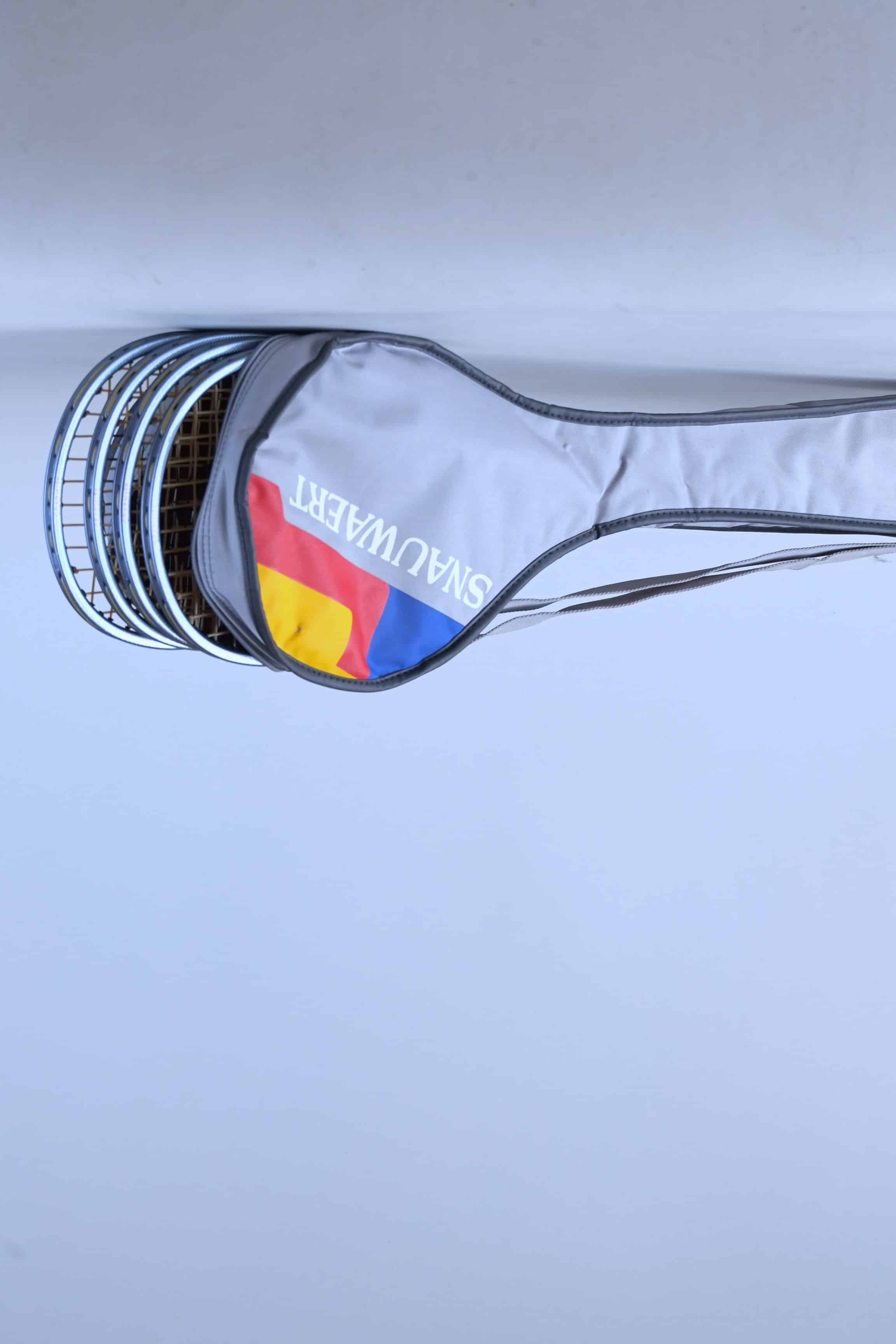 Close-up view of the vintage Snauwaert soft bag, highlighting the capacity, 3 squash rackets are peaking out.