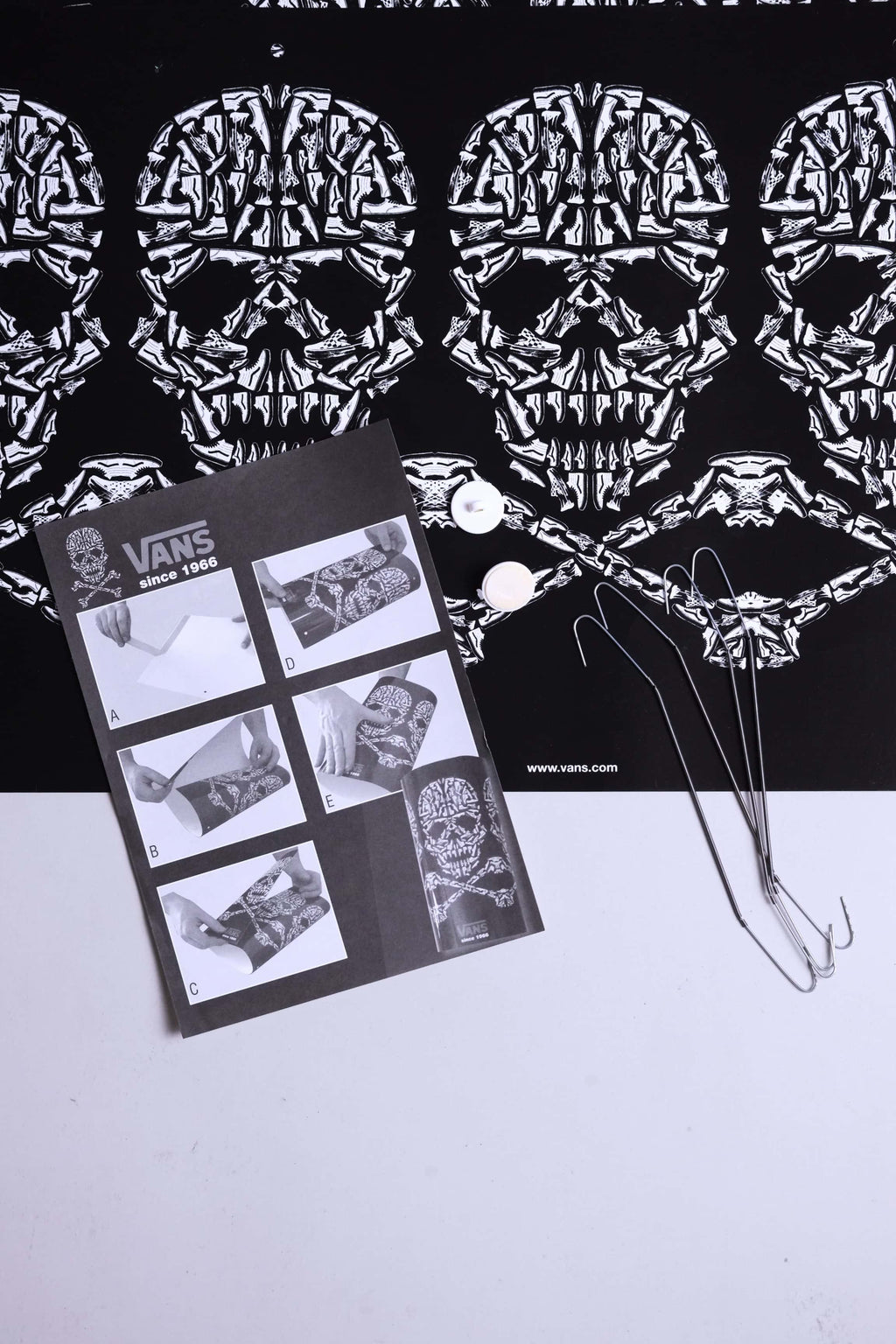 Assembly guide for VANS skull mobile showing folding and sealing steps.