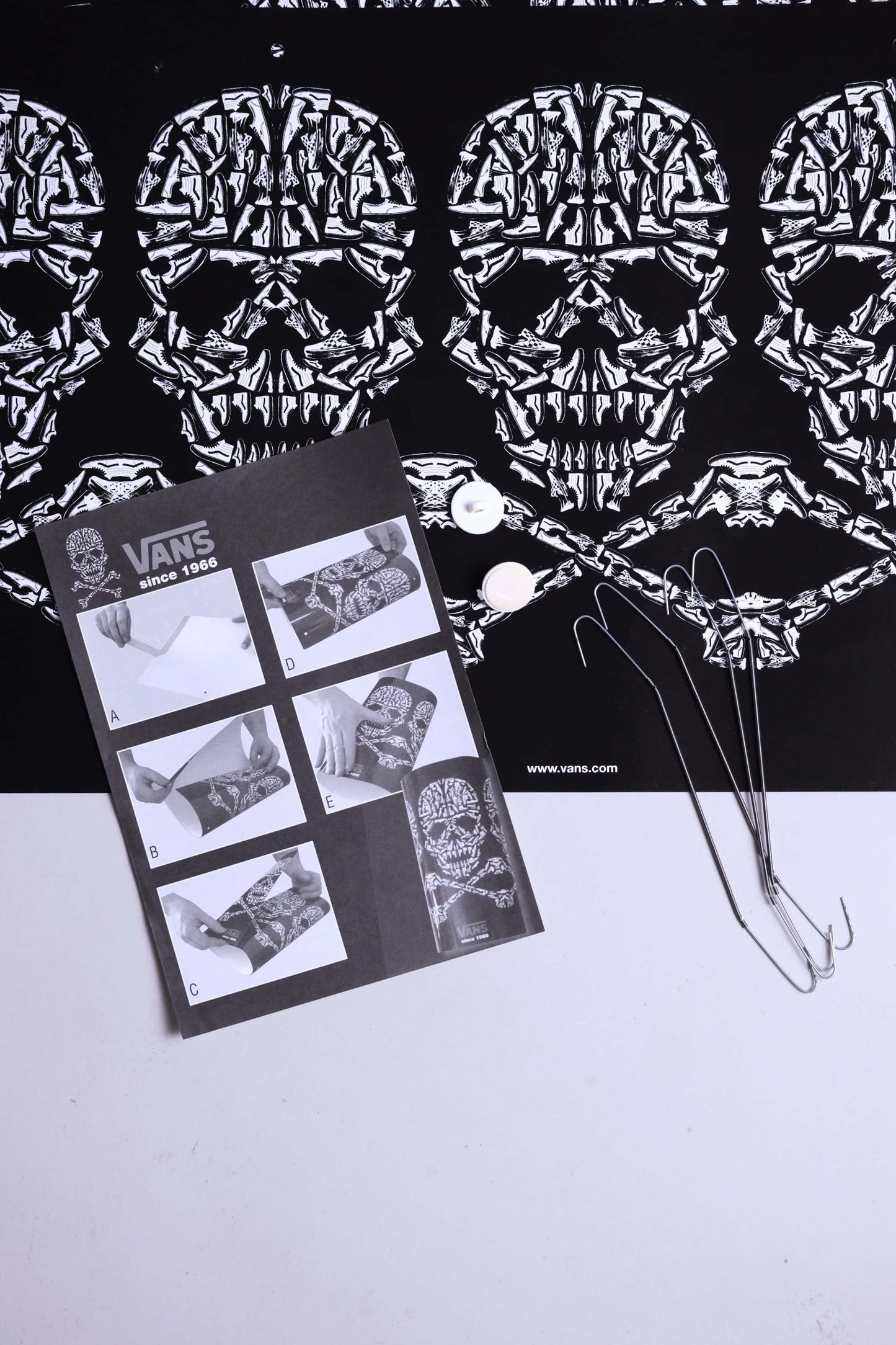 Assembly guide for VANS skull mobile showing folding and sealing steps.