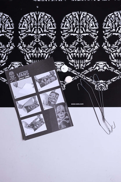 Assembly guide for VANS skull mobile showing folding and sealing steps.