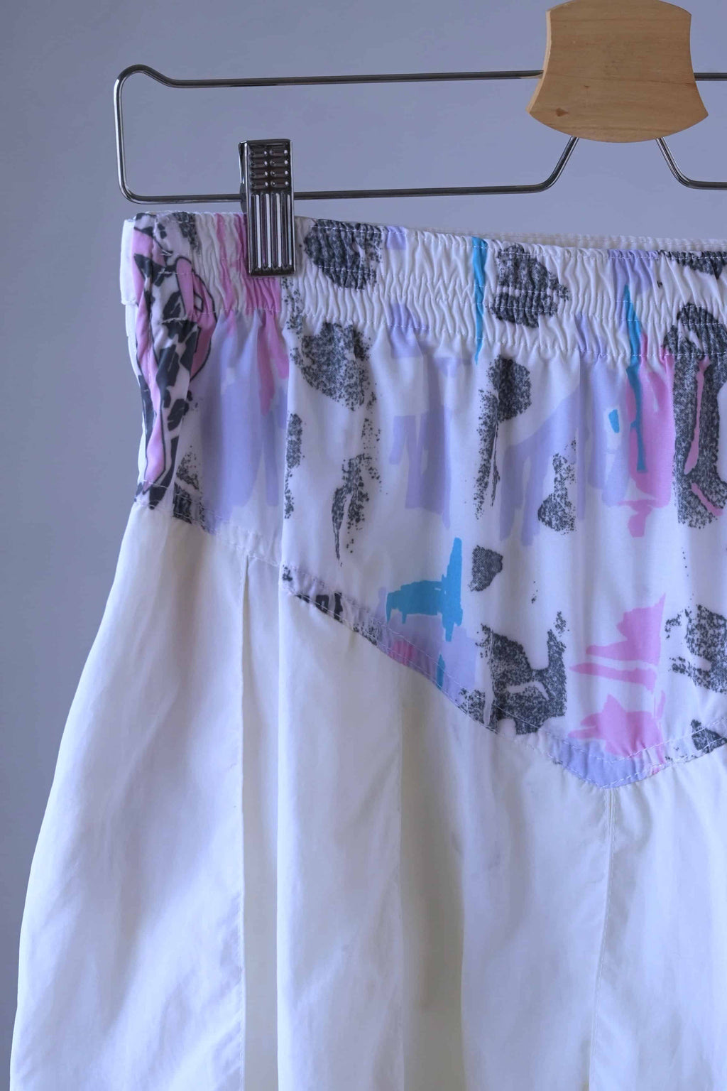 Close view of back details of Vintage Völkl Tennis skirt 