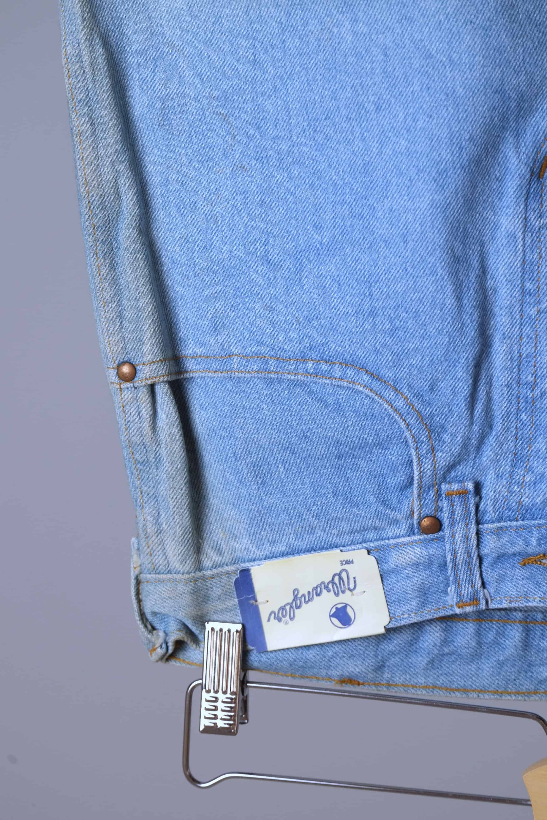 WRANGLER 90s Vintage Medium Wash Jeans – Straight Leg – Vintage