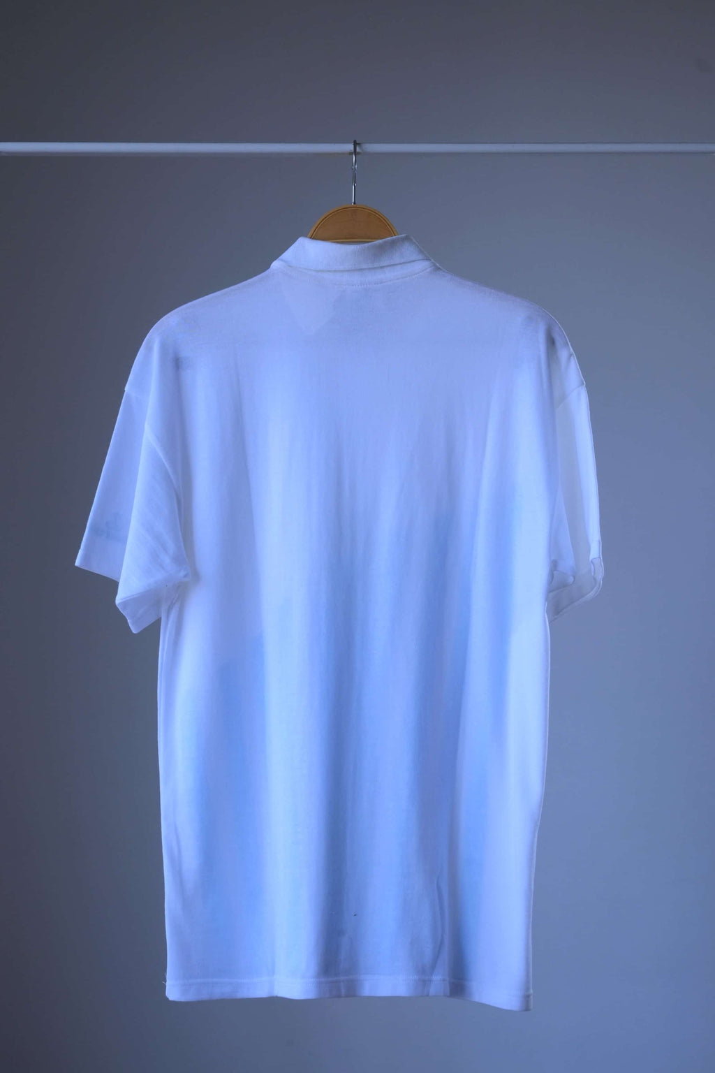 Löffler 90s men’s tennis polo in white, back view