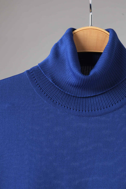 Rollneck 70's Sweater navy close up