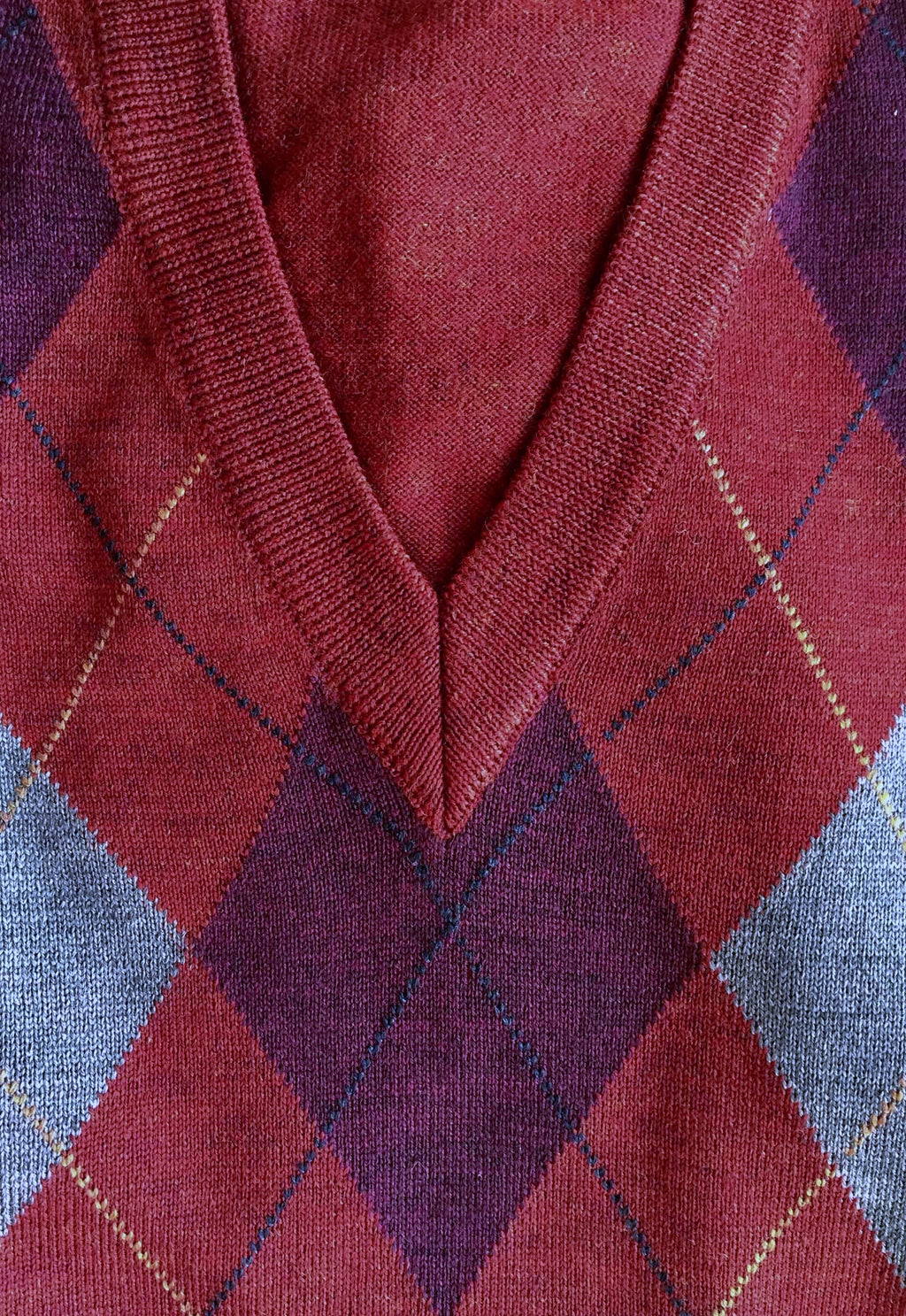 90's Argyle Sweater close up wine grey