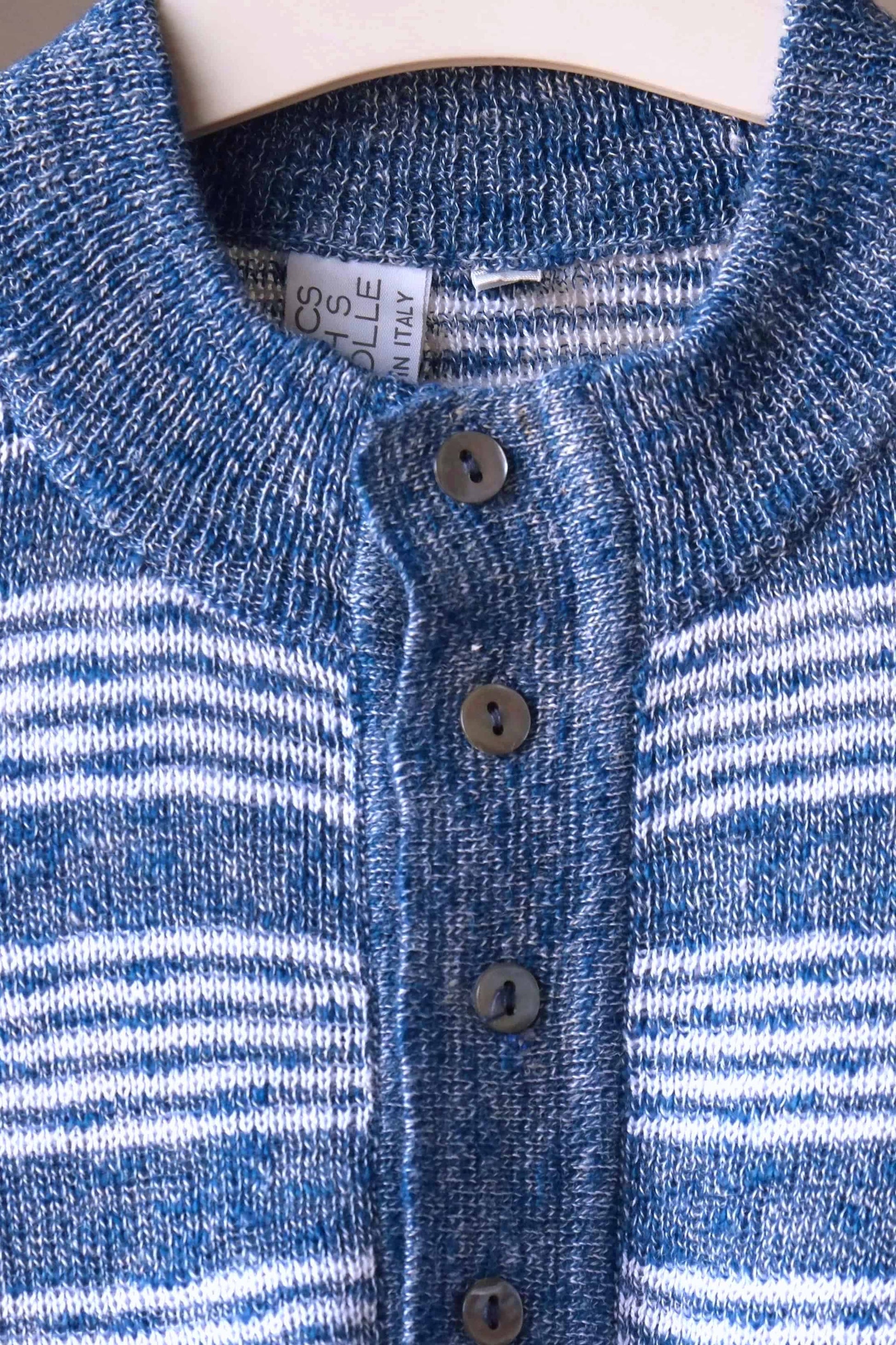 70's Women's Knitted Top blue close up