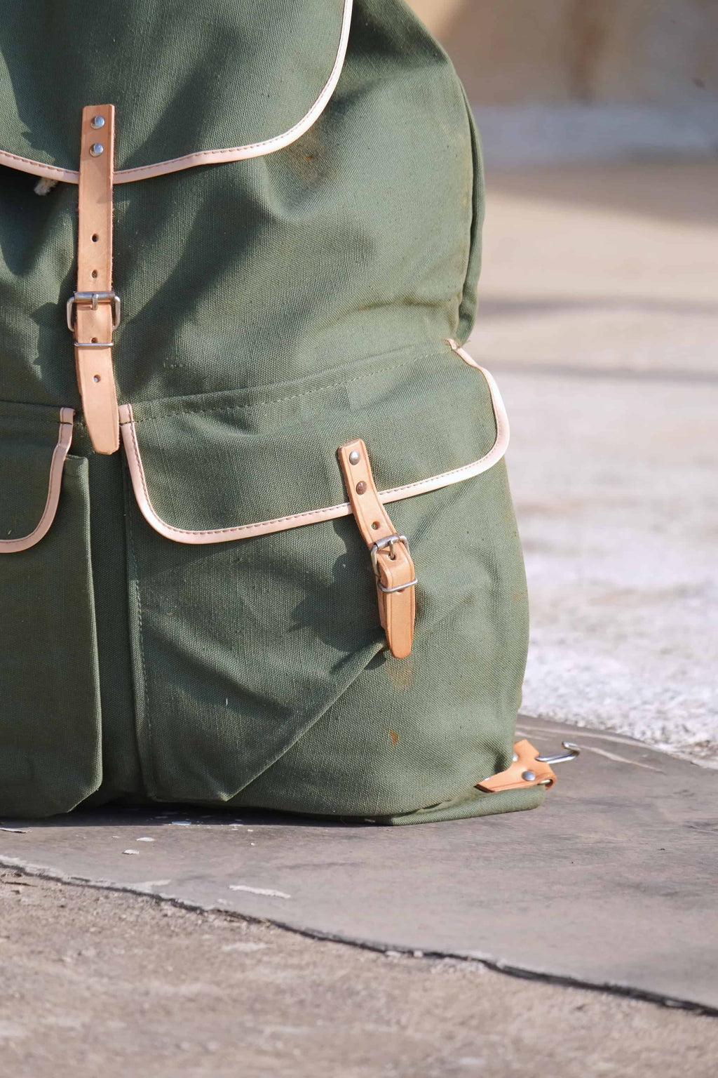 Vintage 70's Canvas Rucksack pockets detail