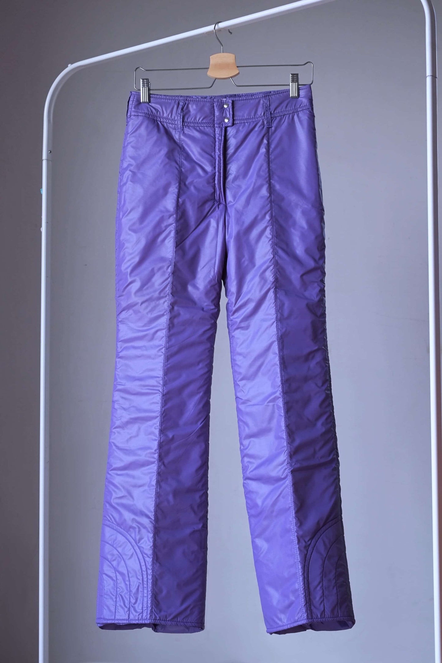 Front view of purple ski pants of mossant vintage 70s women 2-piece ski suit