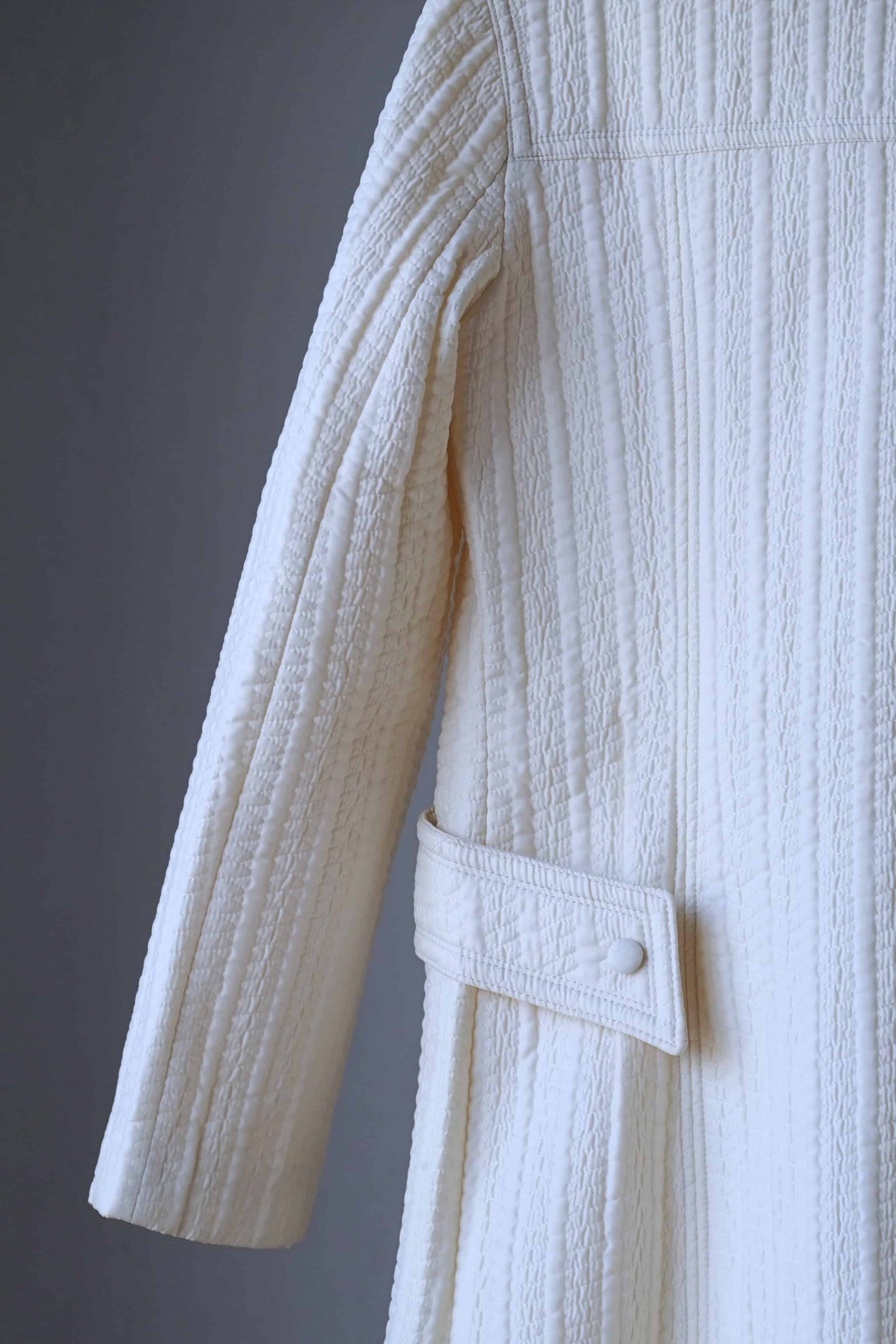 Vintage 70's White Quilted Coat detail