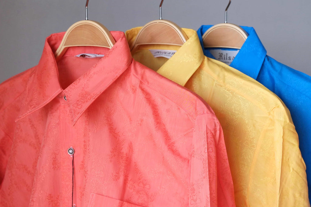 Vintage Damask Texture 70's Shirt details