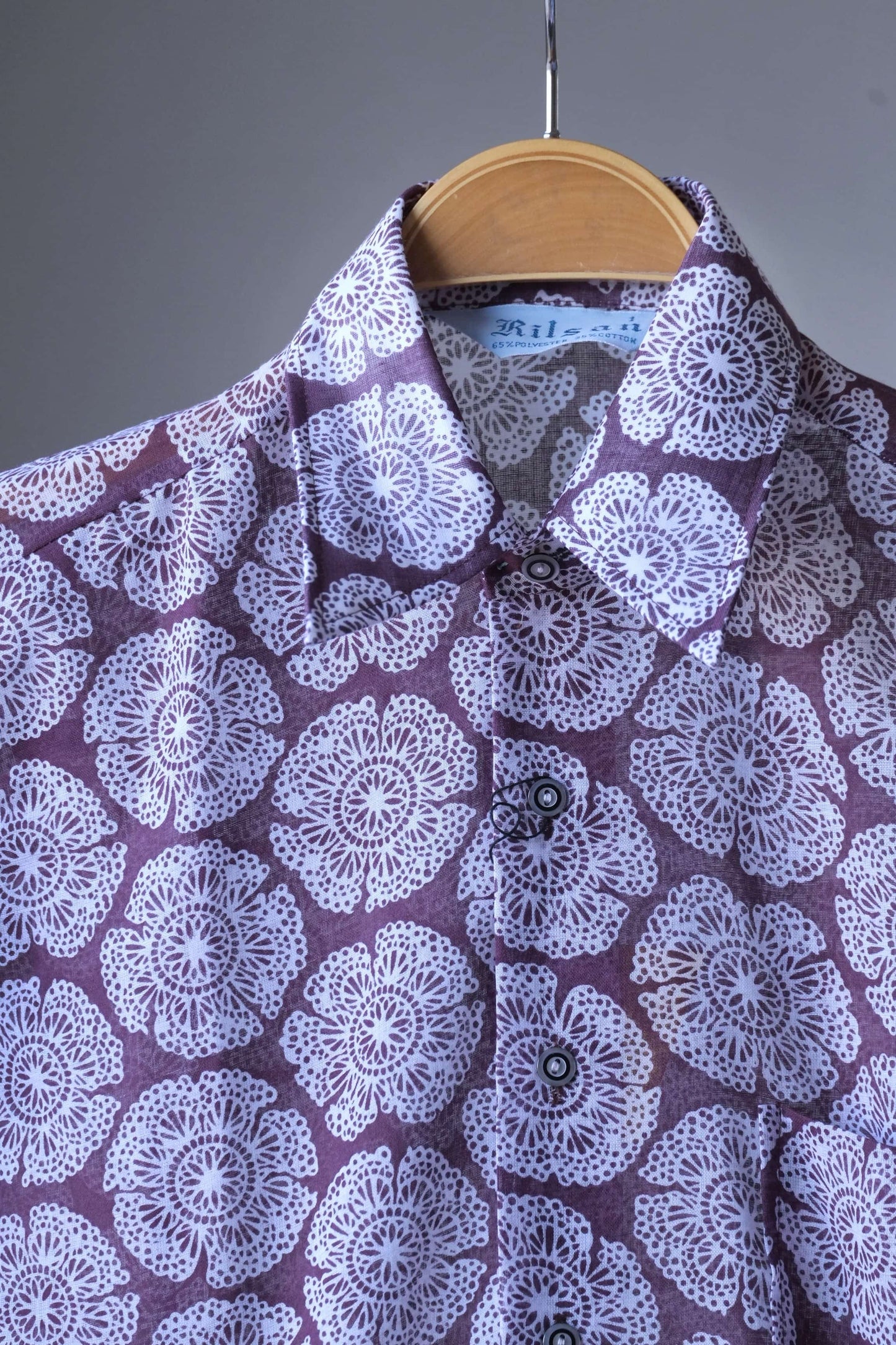 vintage flower print short sleeves 70s shirt close up