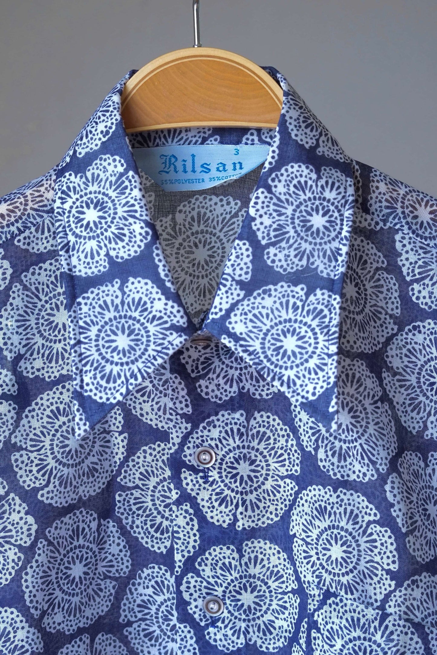 vintage flower print long sleeves 70s shirt close up