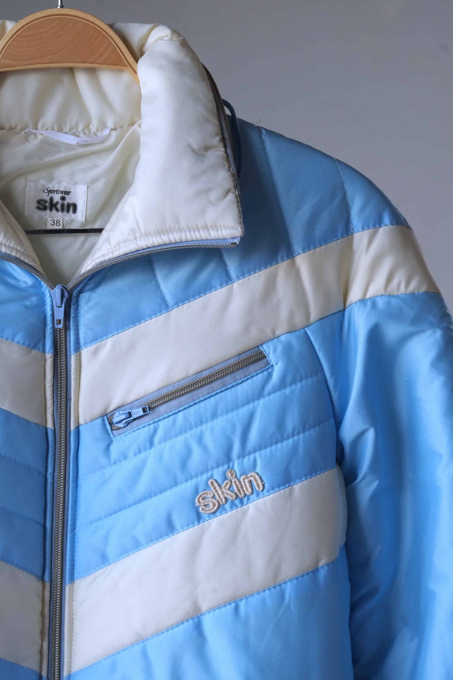 Vintage Women's 80's Ski Jacket close up