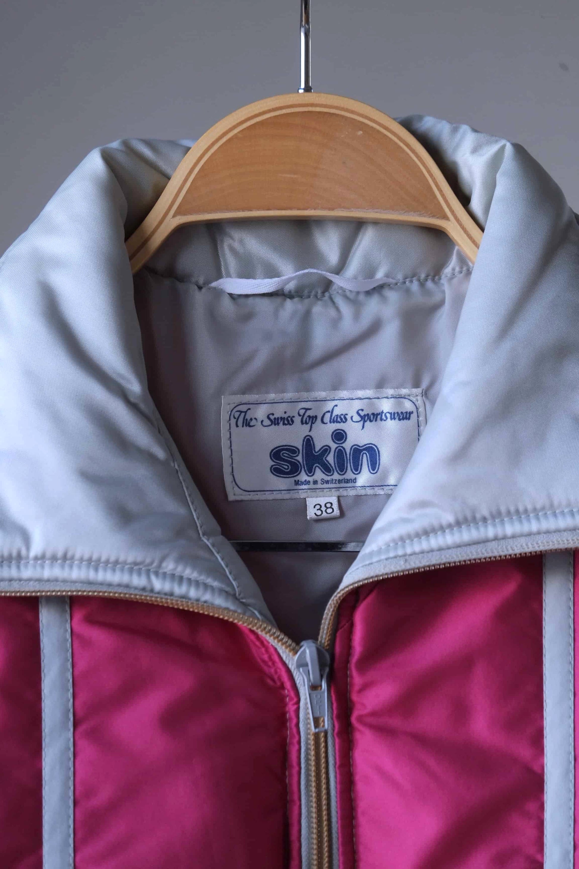 Vintage 80's Women's Skiing Jacket close up