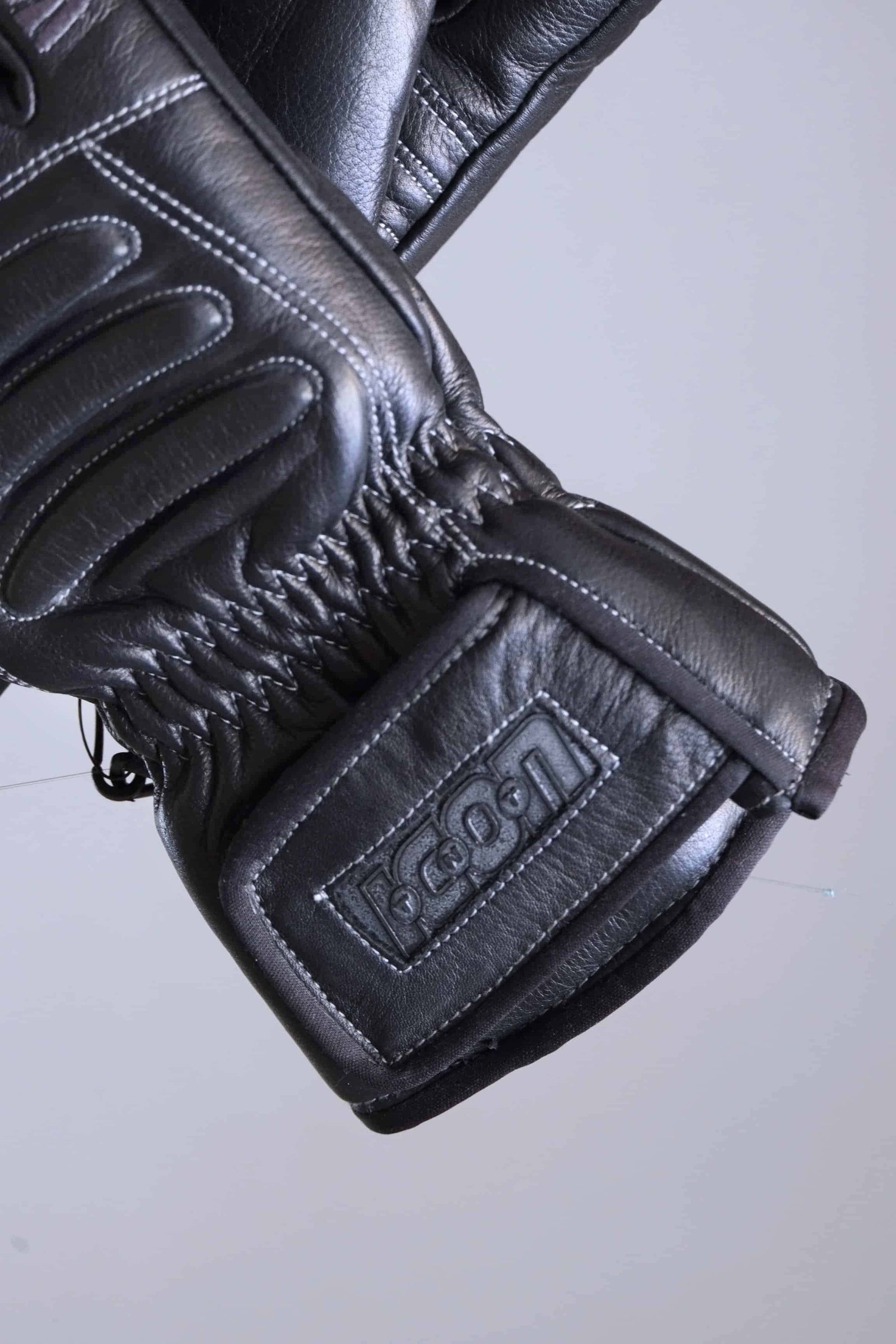 TECNICA Vintage Icon TNT Leather Ski Gloves detail