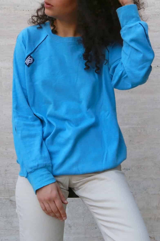 Raglan Sleeves 80's Sweatshirt blue on model