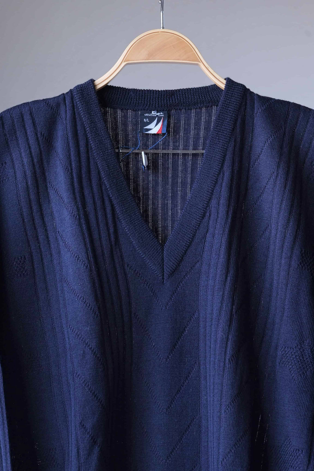 Vintage 90's V-Neck Sweater navy close up