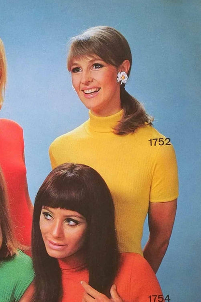 60's Turtleneck Short Sleeves Top MODEL ON PRODUCT PACKAGE